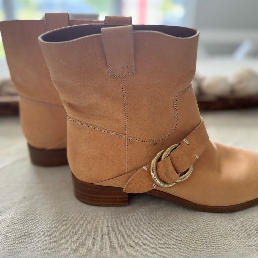 FYRE LEATHER BOOTS SIZE 7.5
